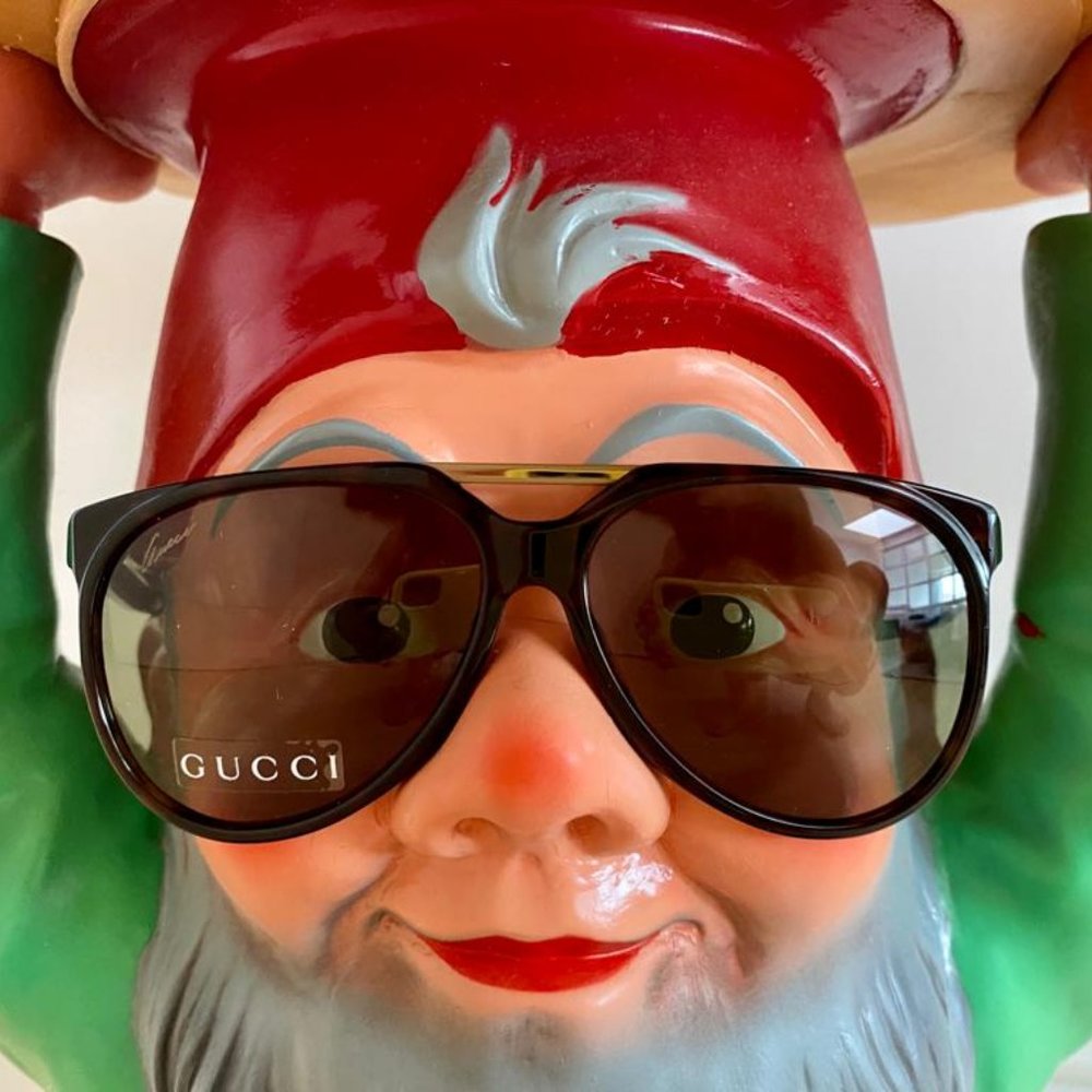 Gucci unisex sunglasses with case